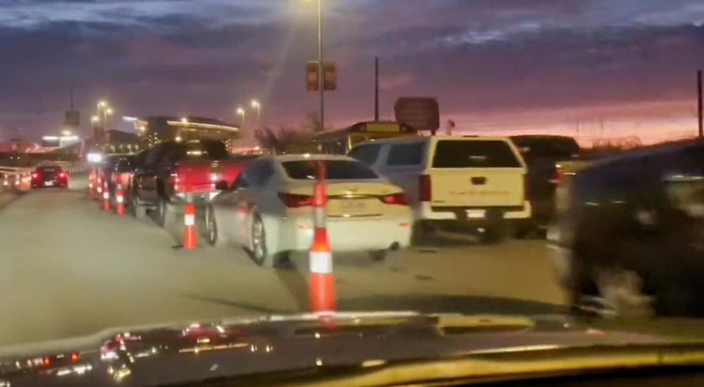 Cover Image for Insane Video Shows Never-Ending Line Of Chiefs Fans Waiting To Tailgate In The Freezing Cold Weather Almost 9 Hours Before Divisional Round Game vs. Texans